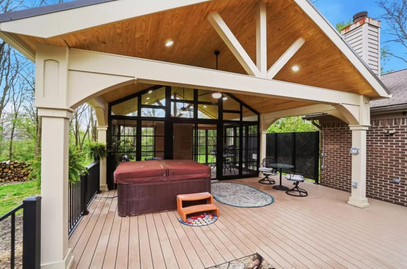 Clubhouse PVC deck in Cincinnati